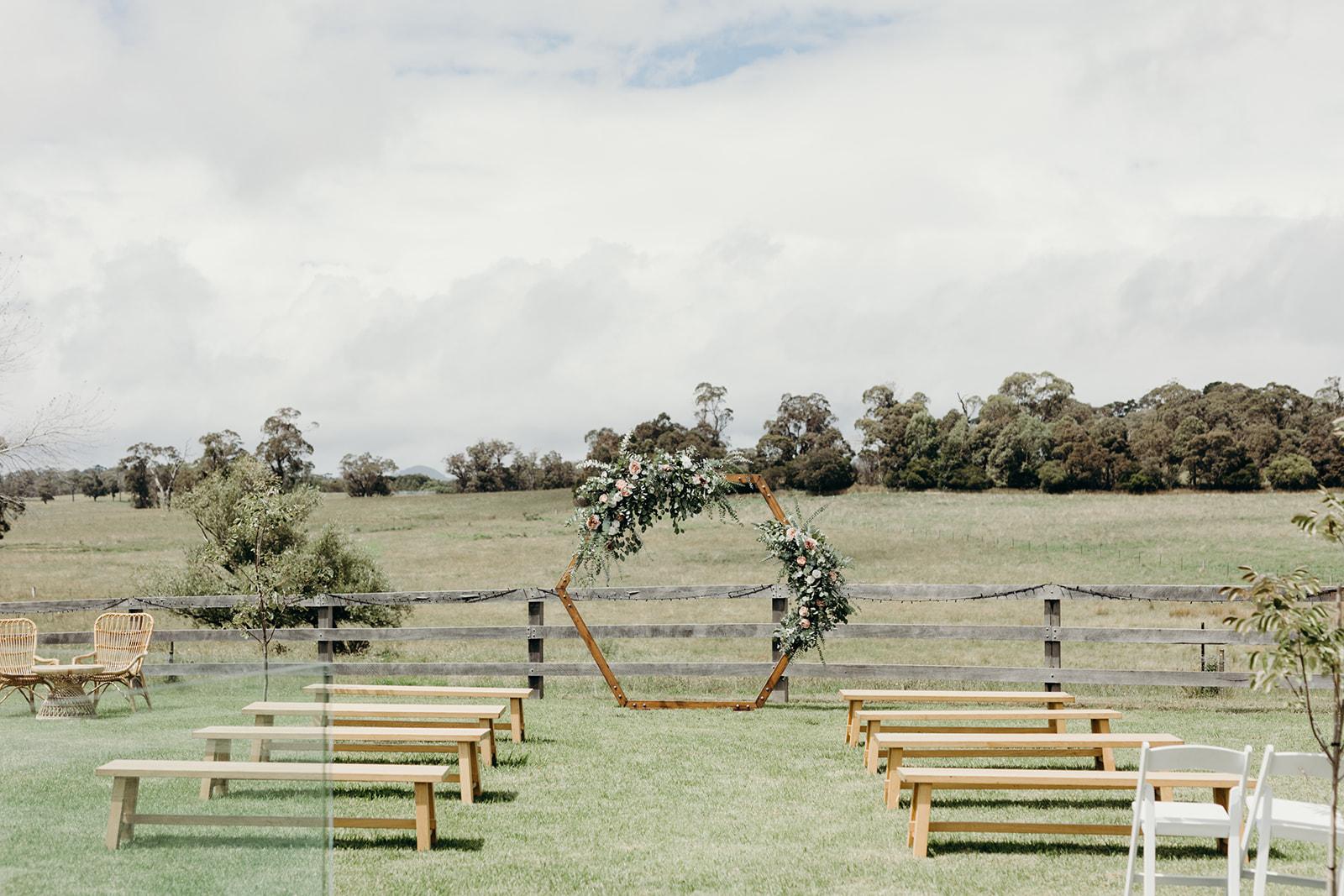 NATURAL OAK BENCH SEAT The Wedding Creators