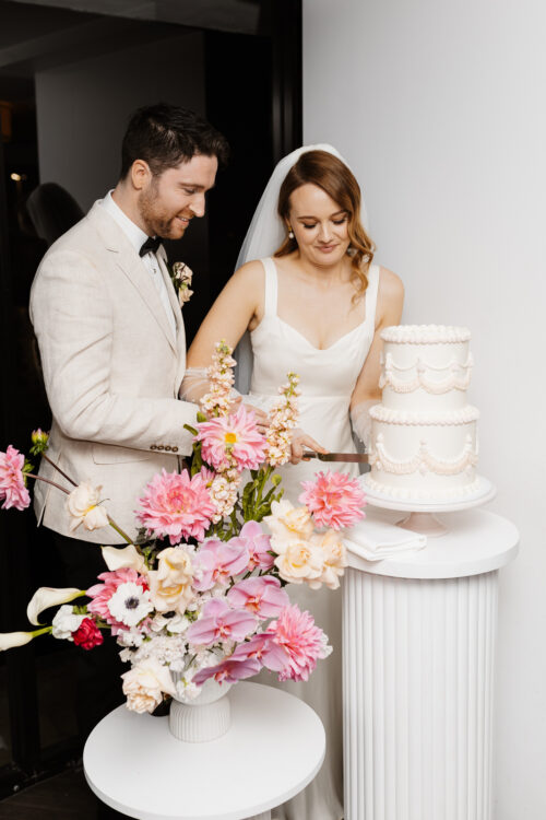 Round White Cake Plinth - Image 10