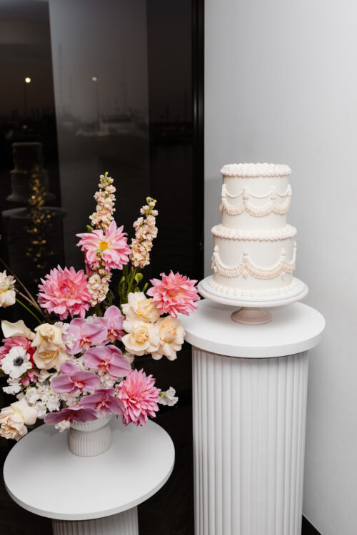 Round White Cake Plinth - Image 11