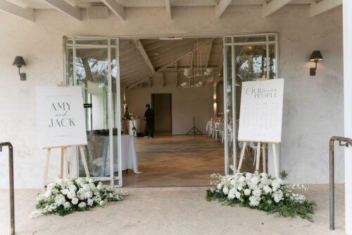 WHITE WOODEN EASEL - Image 2